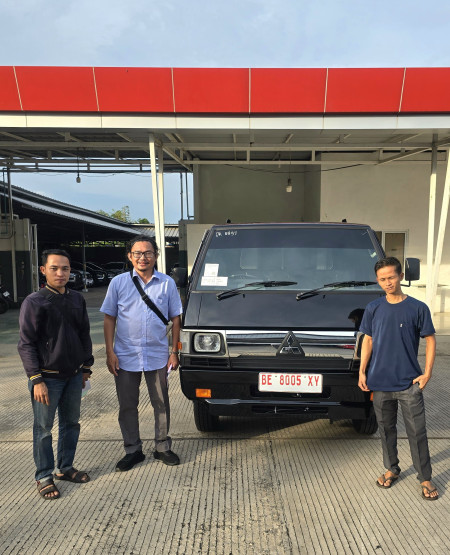 Penyerahan unit Pickup L300